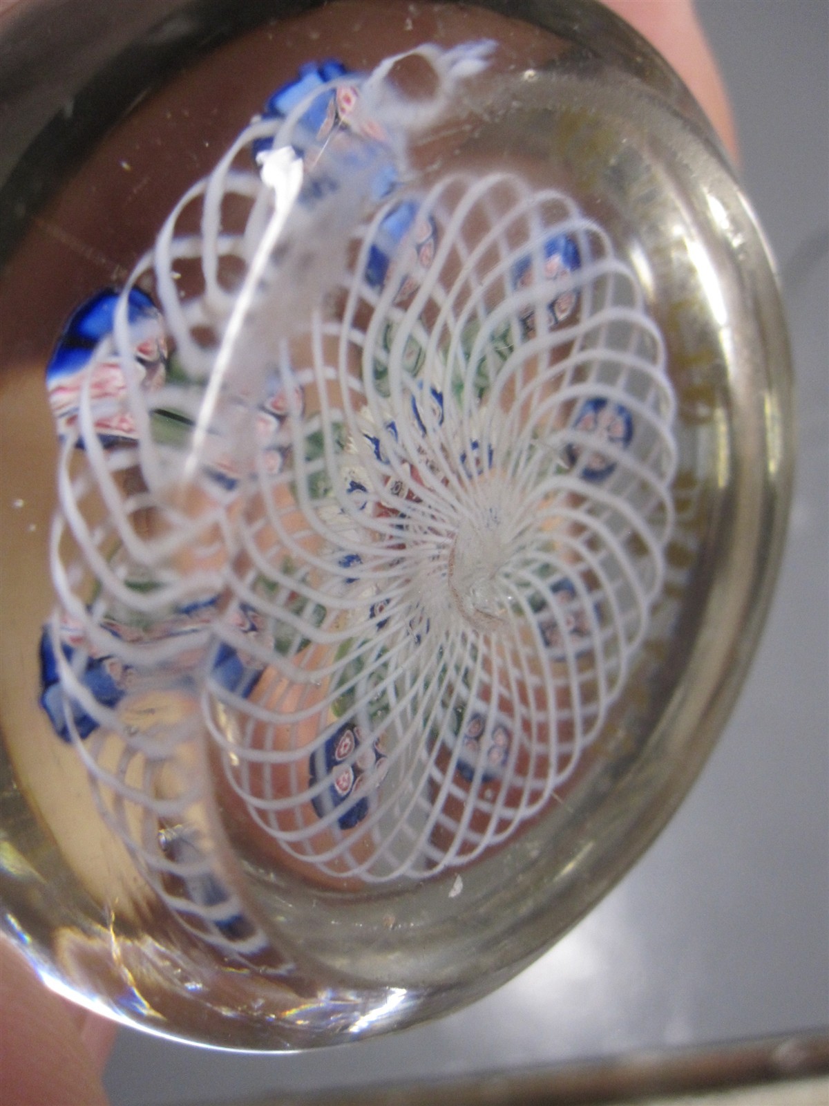 paperweight NEGC Hawley coll. 8 spoke millefiori on latticinio gold gilding