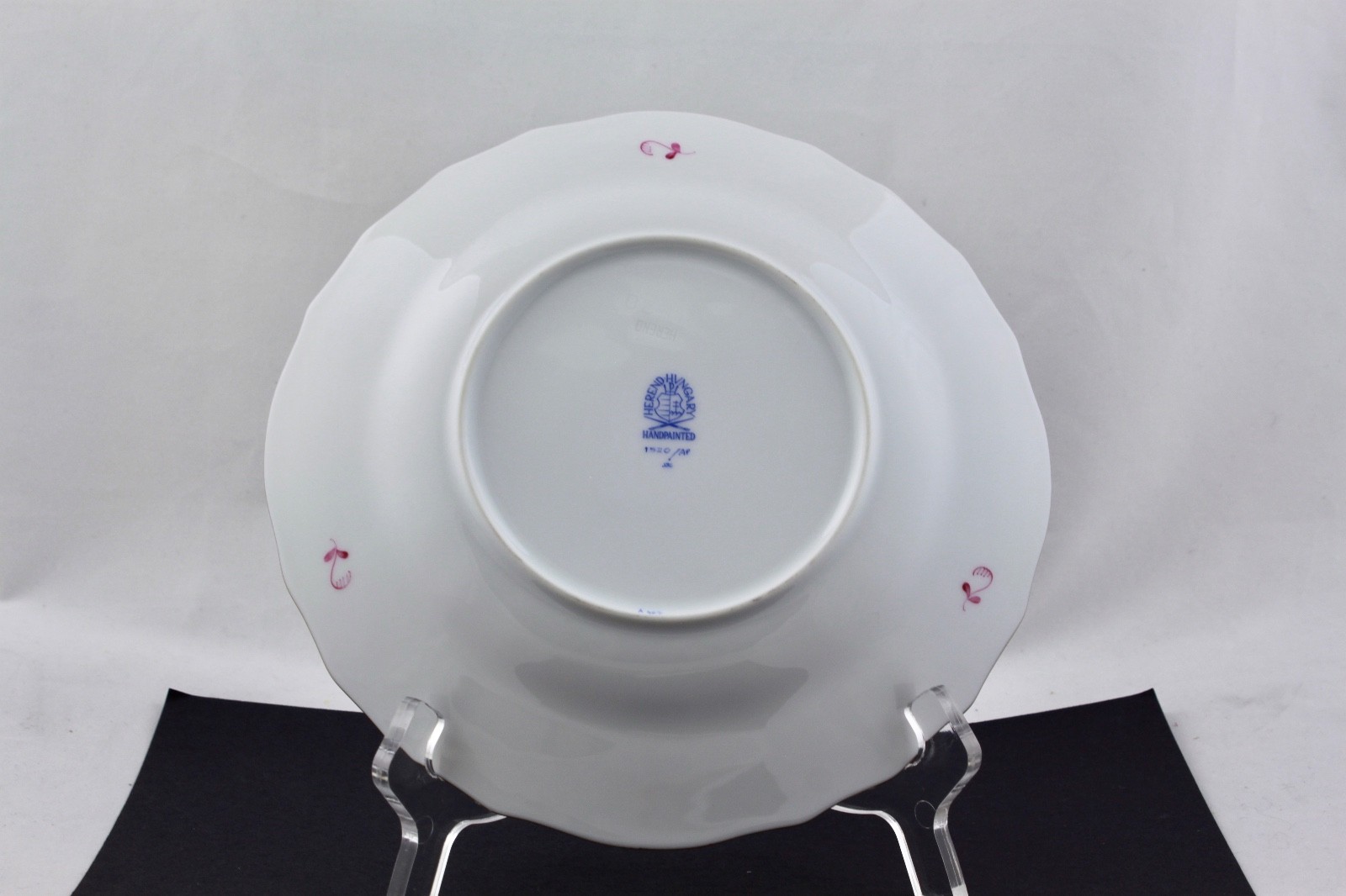 HEREND CHINESE BOUQUET RASPBERRY SALAD PLATE – MINT
