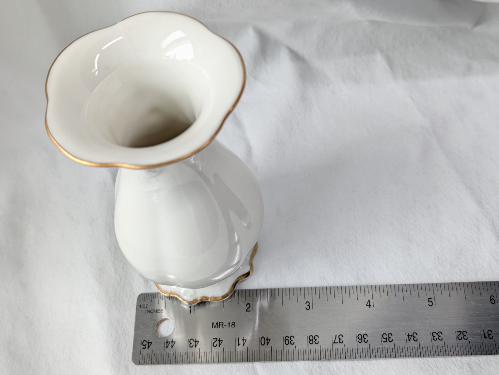 Rosenthal Classic Rose Monbijou 4.5″ Mini Vase Flared Glossy Germany FLAW READ