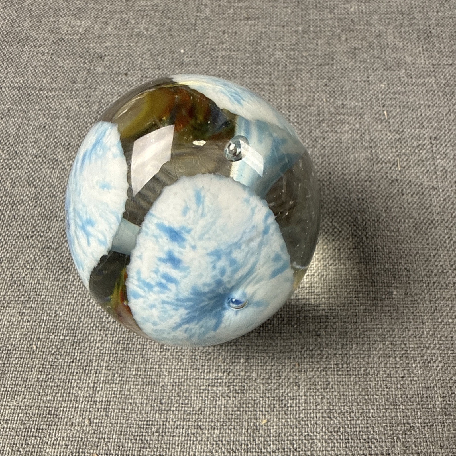 Art Glass Paperweight 3 Inches Tall Close To 1 Lb Weight