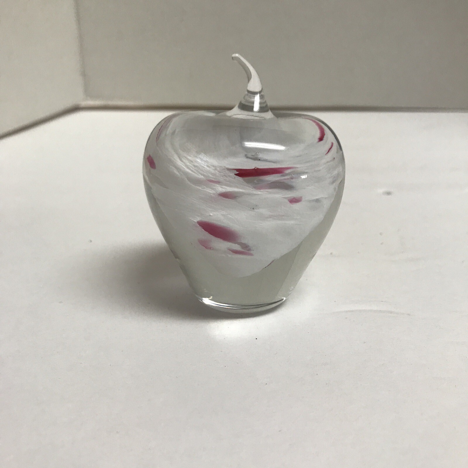 Anton INTAGLIO Clear White & Pink Swirl Art Glass APPLE Shaped Mini Paperweight