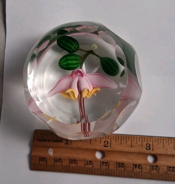 Perthshire Faceted Blooming Theobroma Flower Art Glass Paperweight AS IS