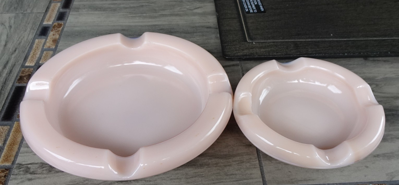 Vintage Cambridge Pink Crown Tuscan Cigarette Cigar Ashtray Nesting Set