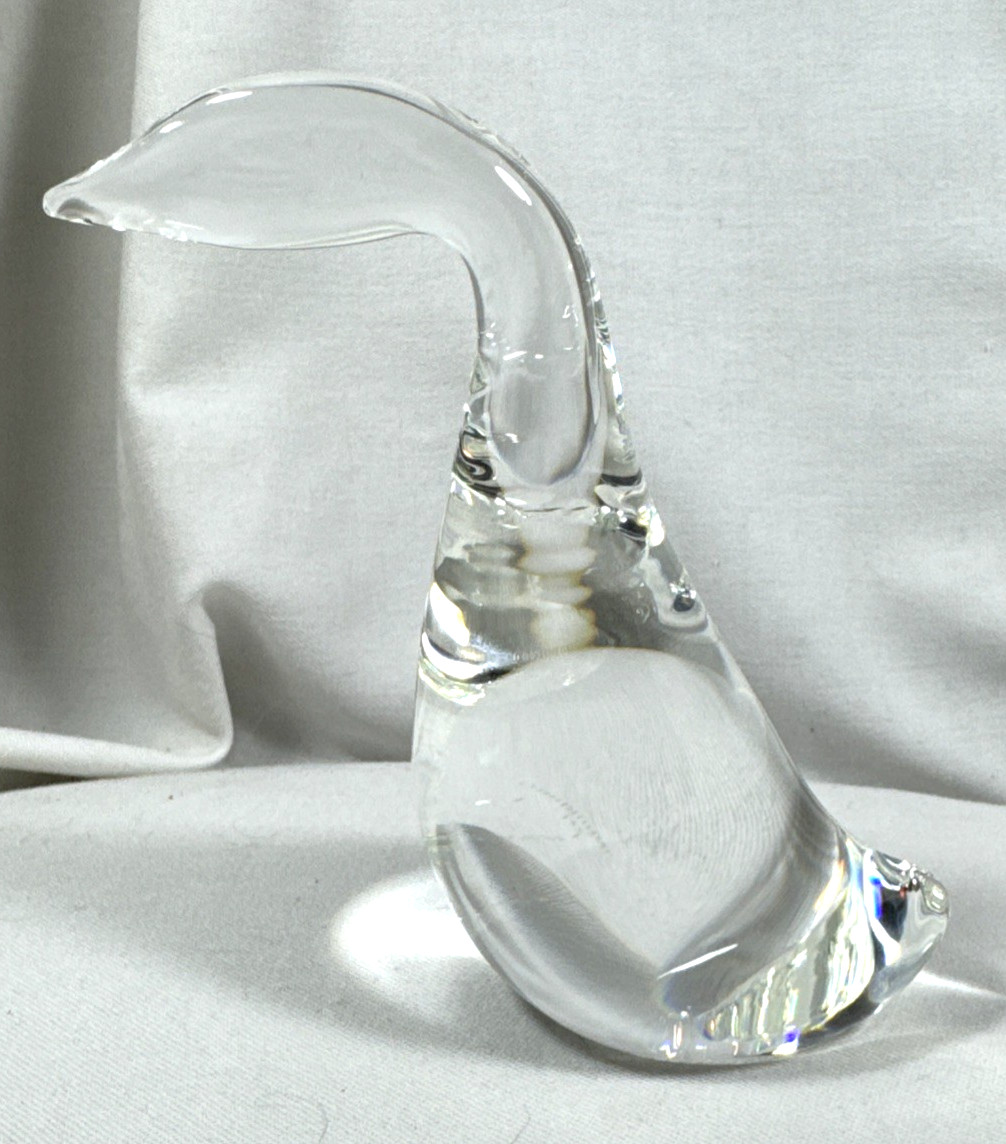 PRE OWNED LEAD CRYSTAL STEUBEN GOOSE STANDING ART BY LLOYD ATKINS EXCELLENT