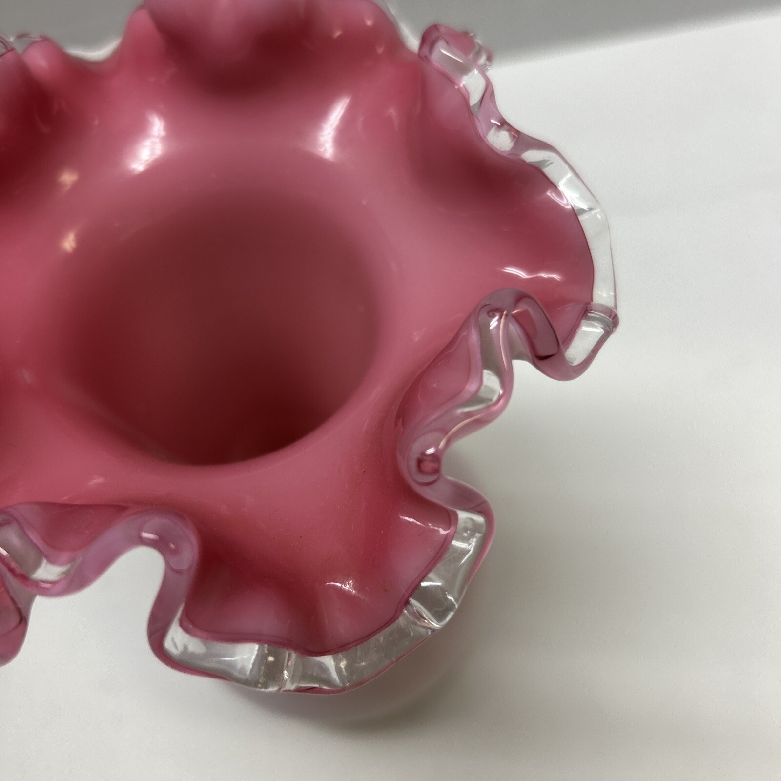 Vtg Fenton White With Pink/Peach Crest Ruffled Crimped Clear Glass Edge Vase 8″H