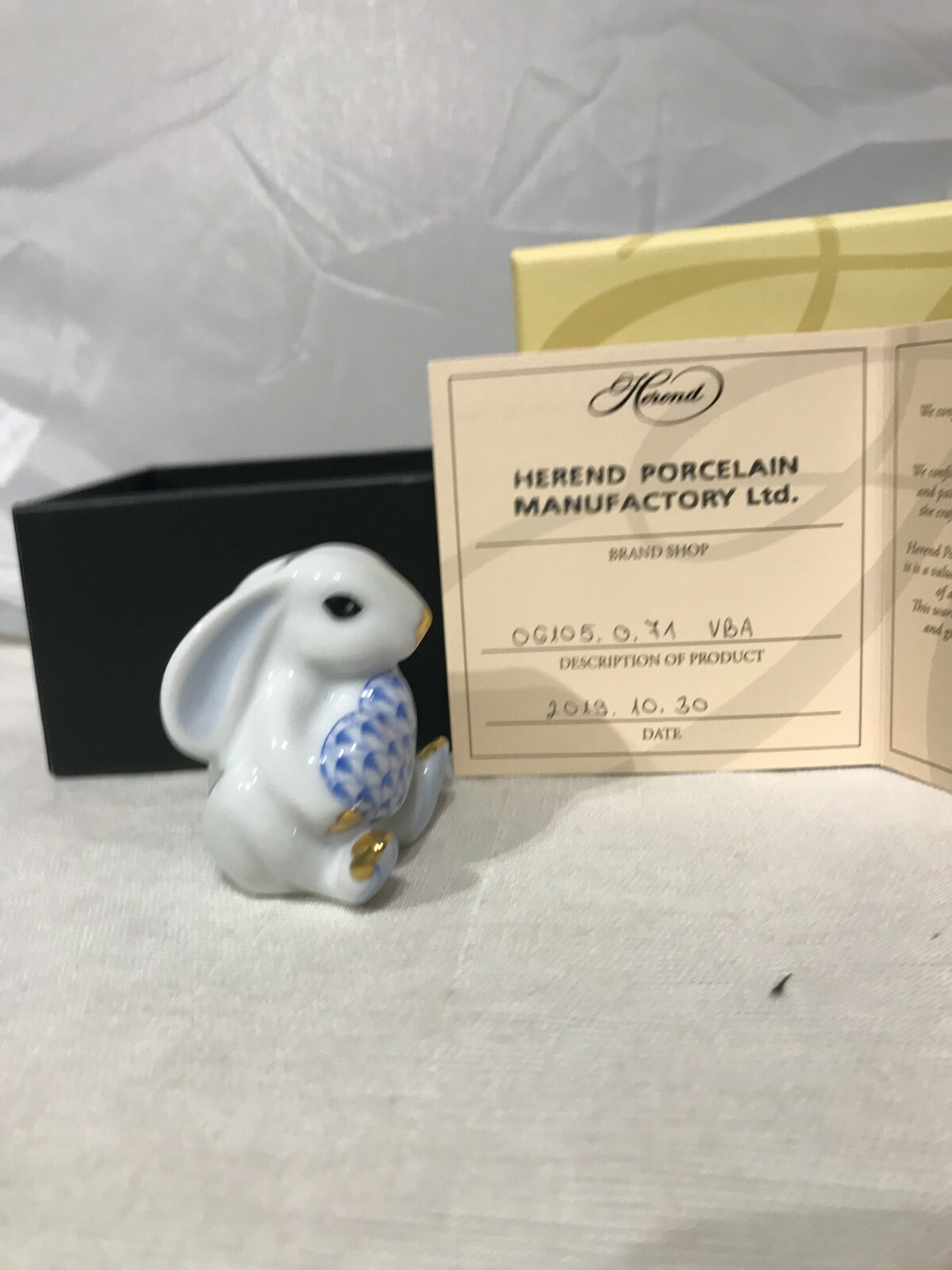 Herend Bunny with Heart Blue 5575-0-00 Brand New Box & Cert. Blue Fishnet