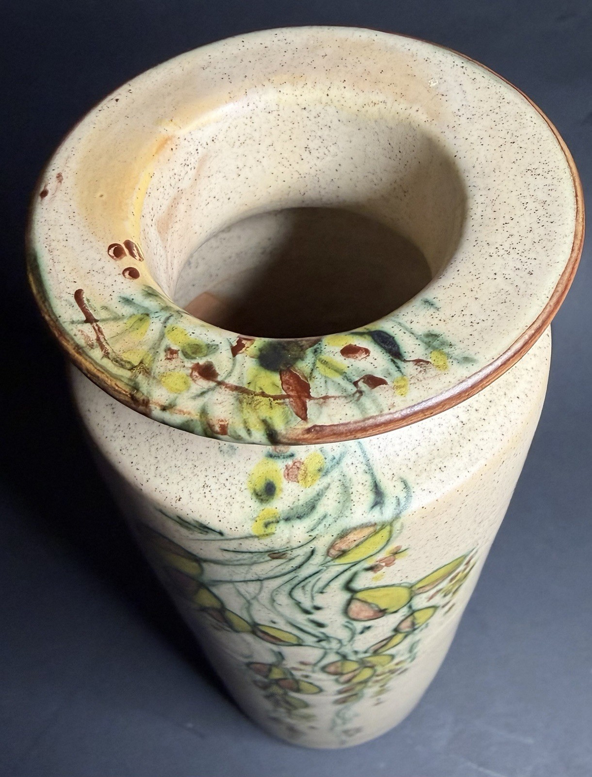 Vtg Signed Studio Pottery Hand Thrown Painted Cascading Leaf Specked 8″ Vase