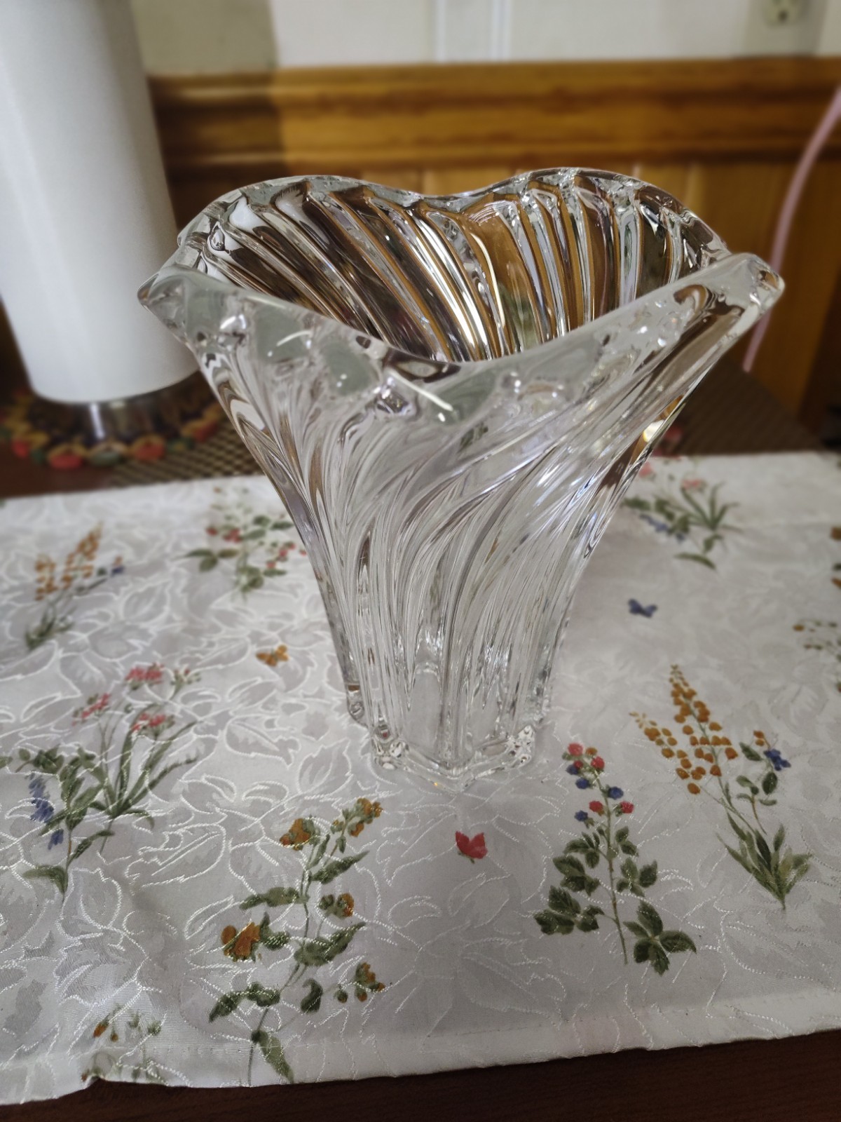 Mikasa Belle Epoque Swirled Fluted Crystal Flower Vase Centerpiece Wedding