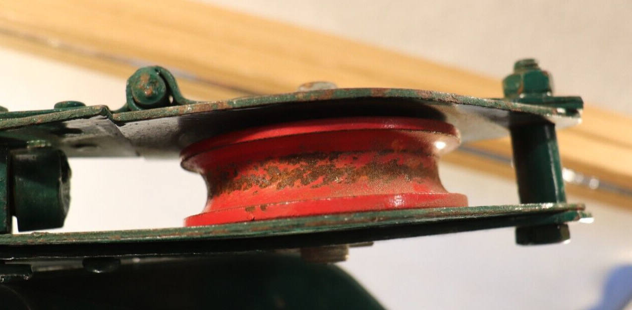VINTAGE 3 INCH SILO 5 TON GREEN PULLEY S HOOK EASY ACCESIBLE LATCH FOR PULLEY