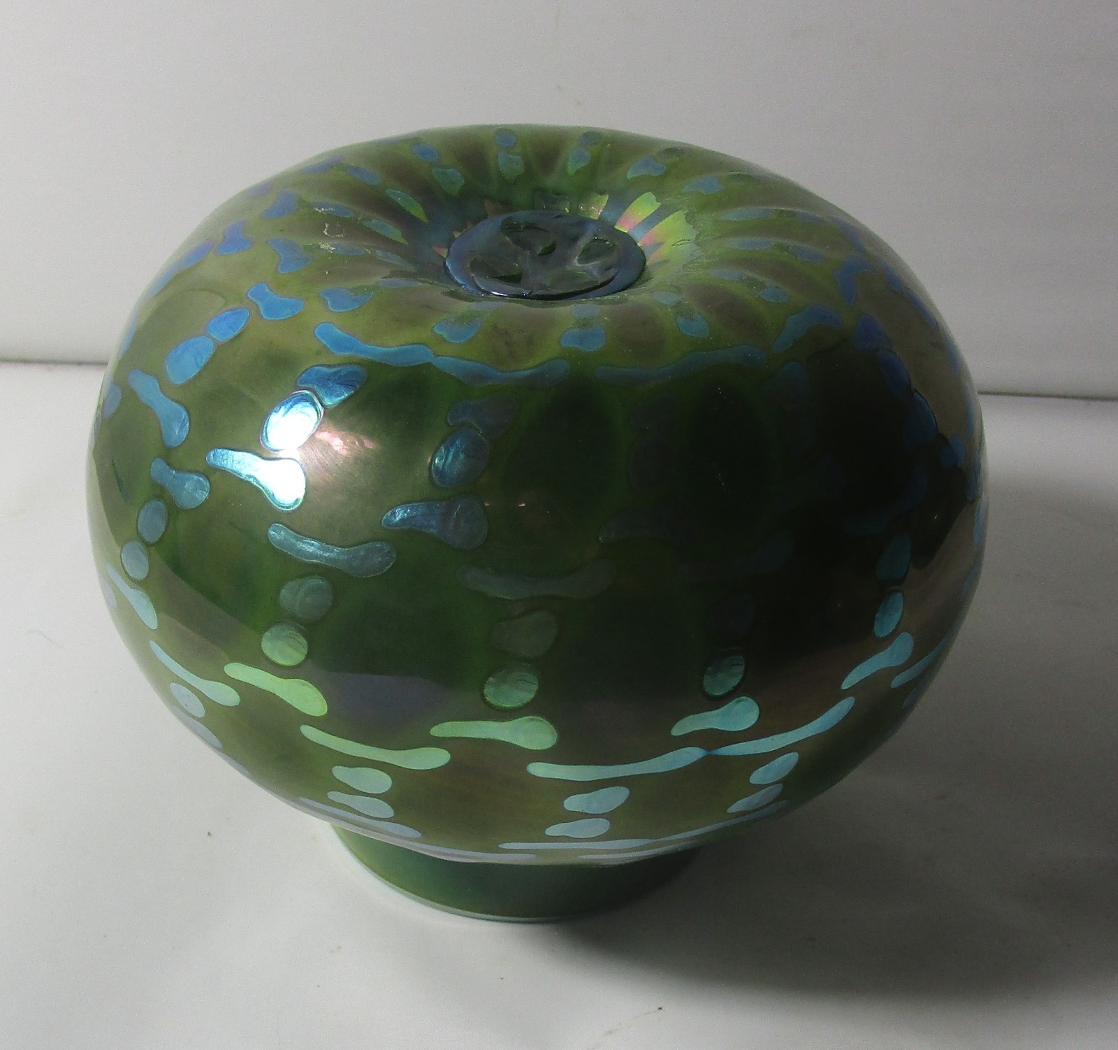 Fine Lundberg Studios Art Glass “Indian Basket” Green & Blue Aurene Vase c. 1994
