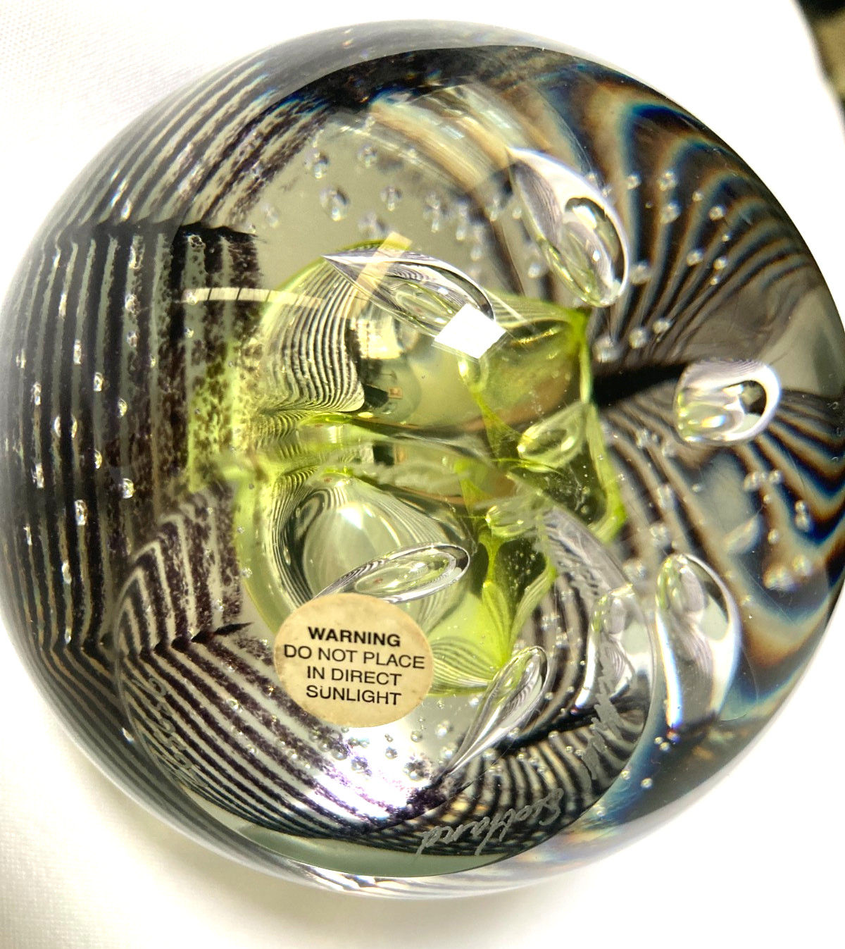 Caithness “Fatal Attraction” Paperweight approx. 3 1/2″H 3 3/4″ across, Scotland