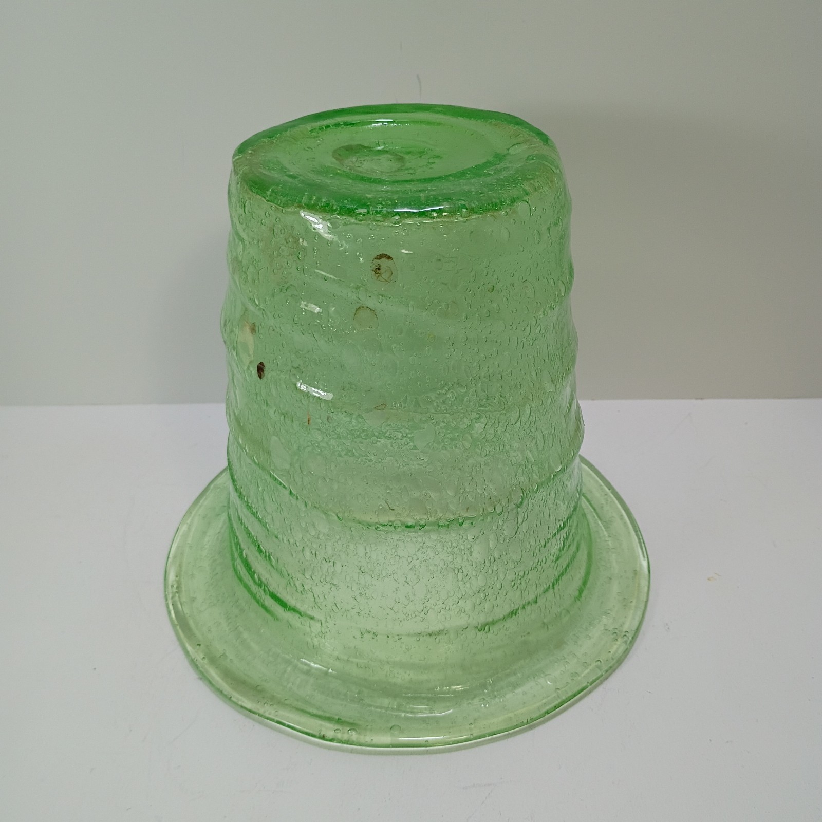 7″ Consolidated Catalonian Hat Shaped Uranium Wavy Vase Lots Of Bubbles GLOWS”