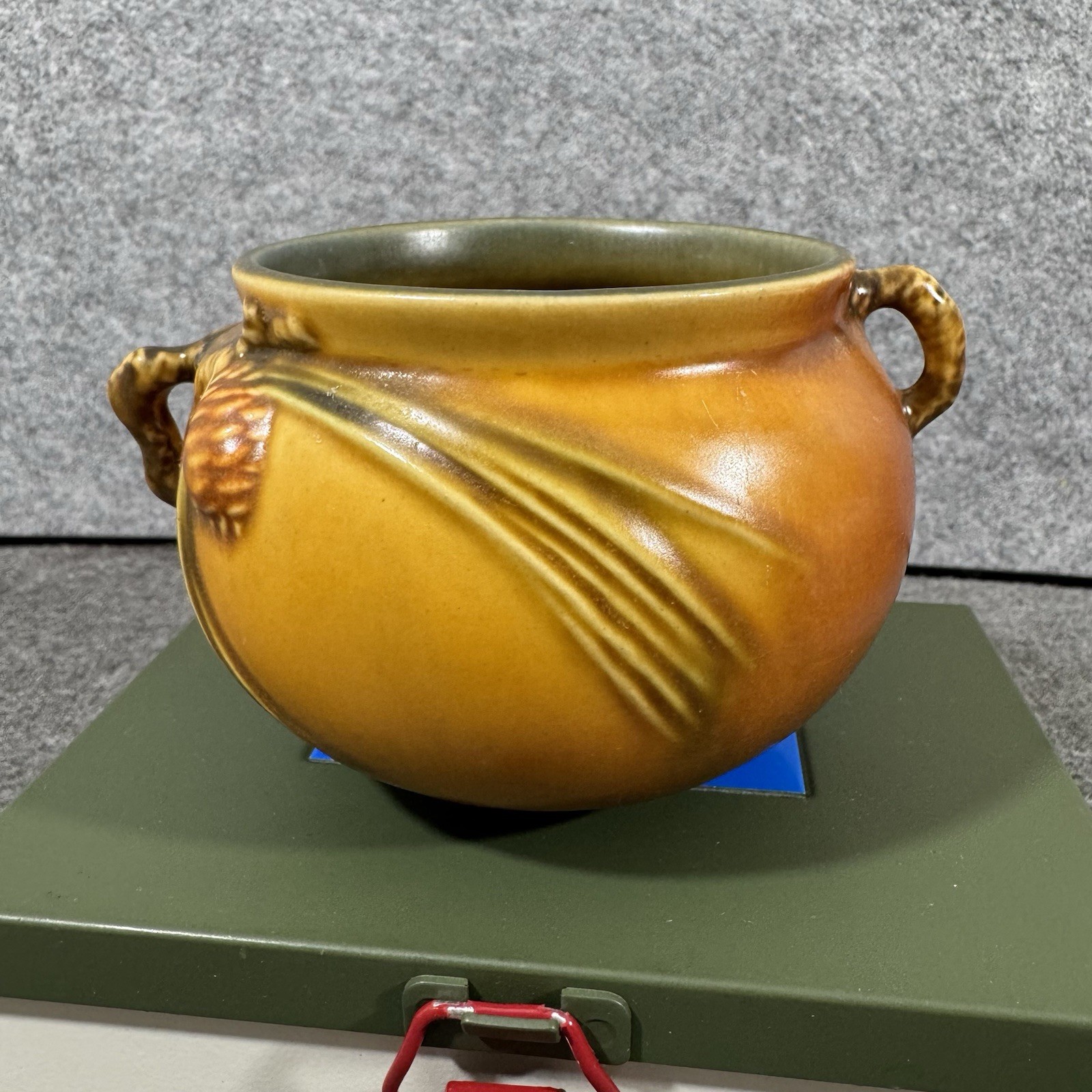 Rare Roseville Pottery Pine Cone Jardinare Pinecone 632-3″ Brown