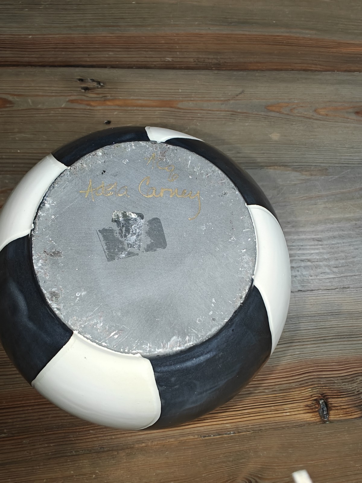 Back & White Incised Ceramic Bulbous Vase Signed By Artist Adela Carney Modern