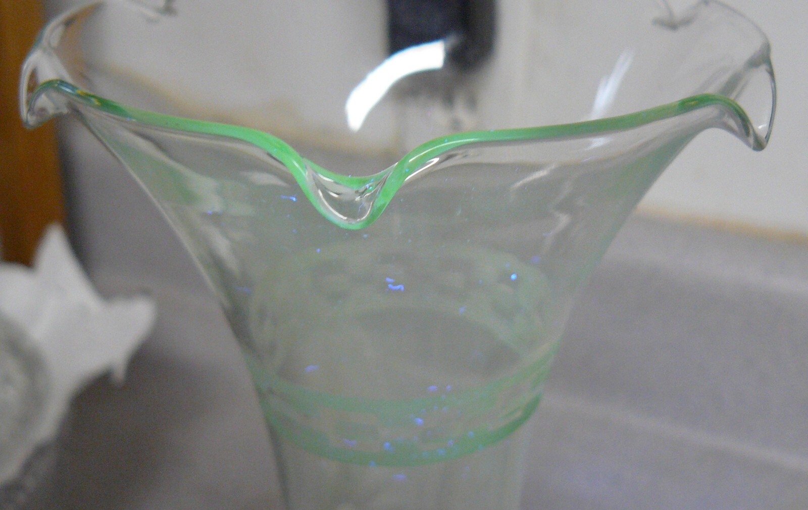 Glass Etched Daisy Pedestal Vase Ruffled 10 1/2″