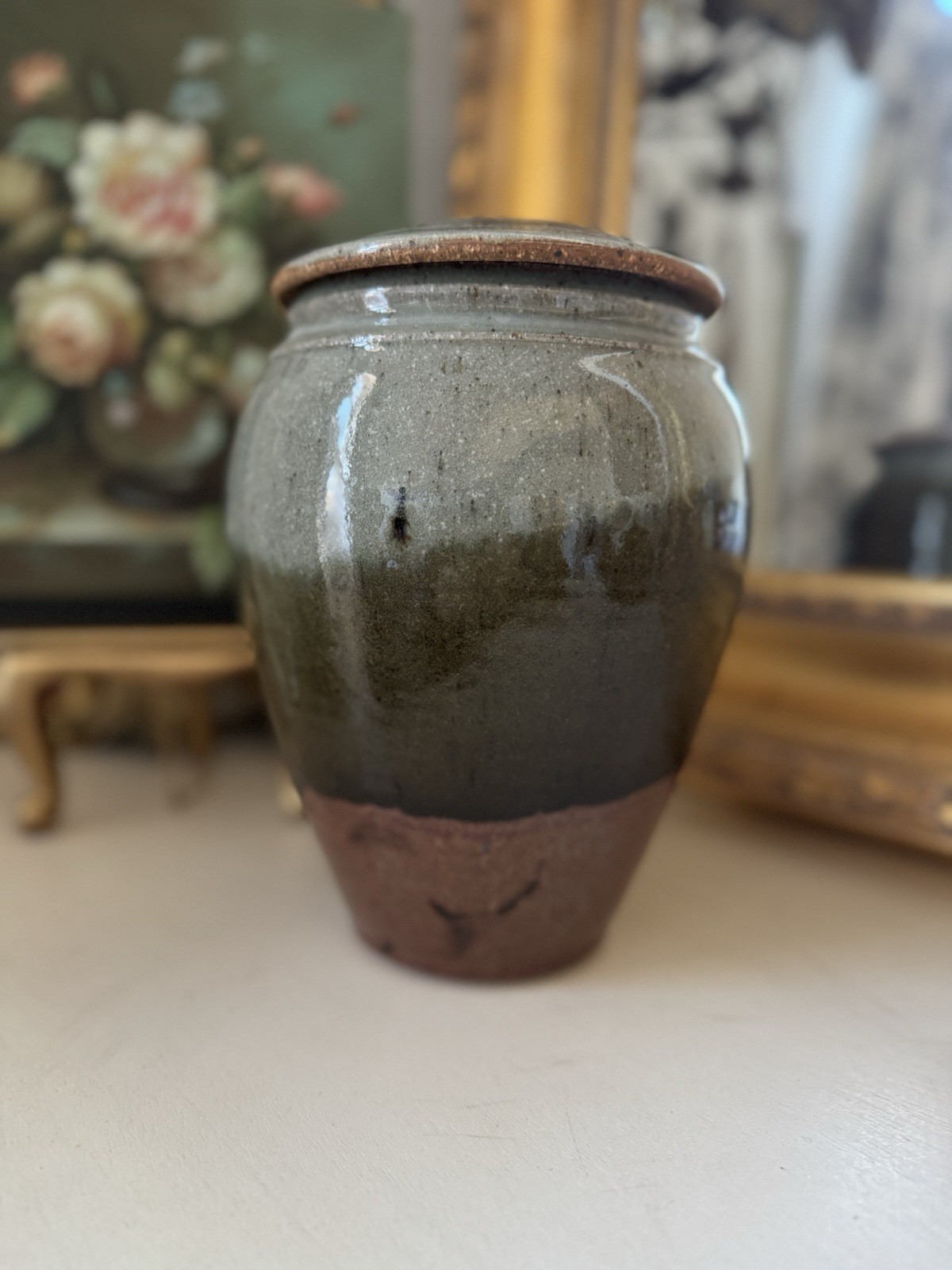 Beautiful Handcrafted Glazed Studio Art Pottery Lidded Urn Signed By Artist 8.5”