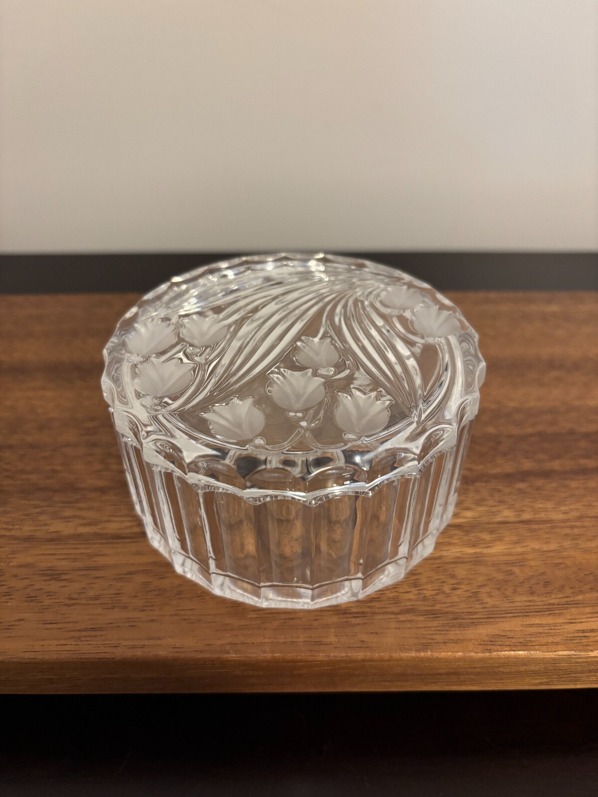 Round Clear Glass Scalloped Edge Floral Design Lidded Trinket Box Powder Box