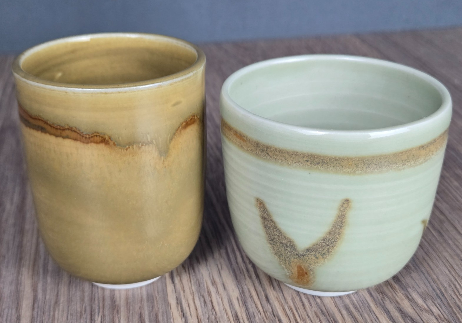 2x Alan Vigland modernist studio pottery cups or small bowls, Michigan potter