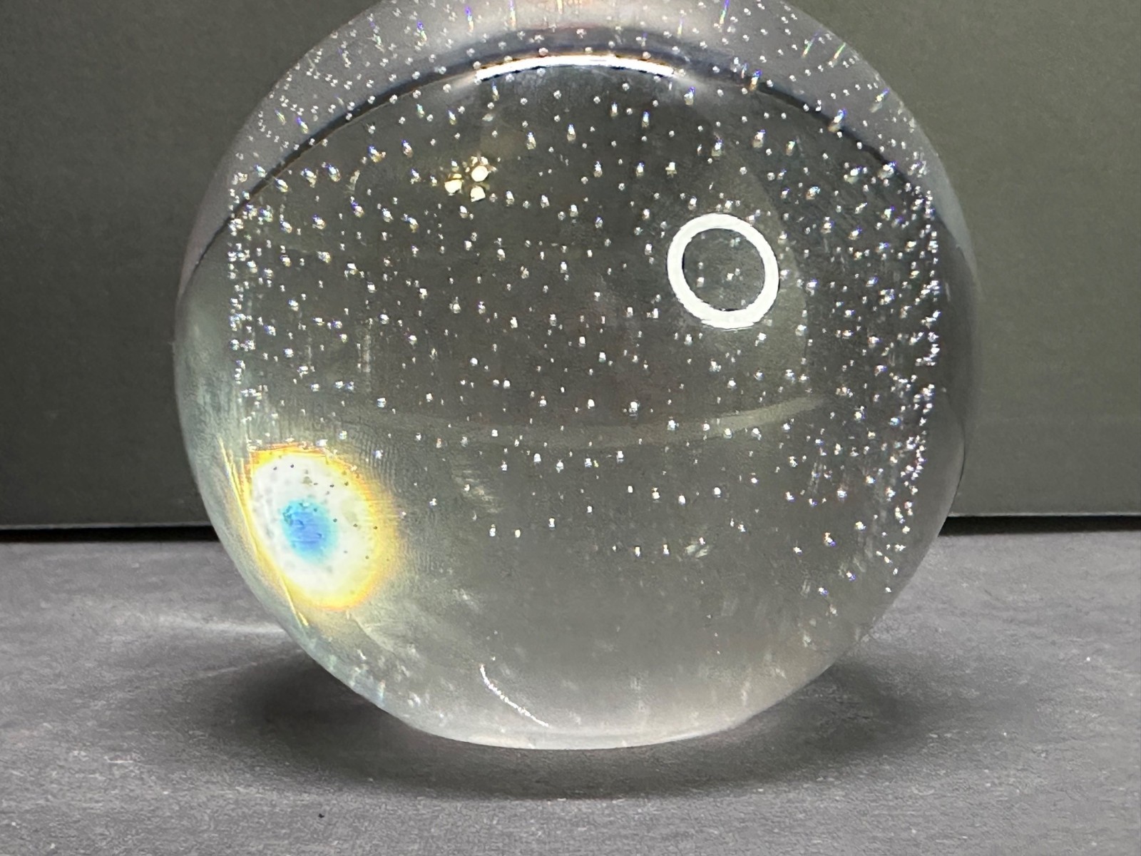 Vtg Great City Trader Controlled Bubble Geometric Glass Blown Paperweight 4″ DIA