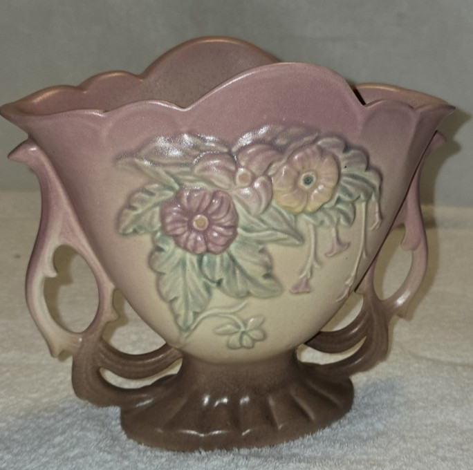 VINTAGE HULL ART POTTERY 6-1/2″ WILDFLOWER VASE