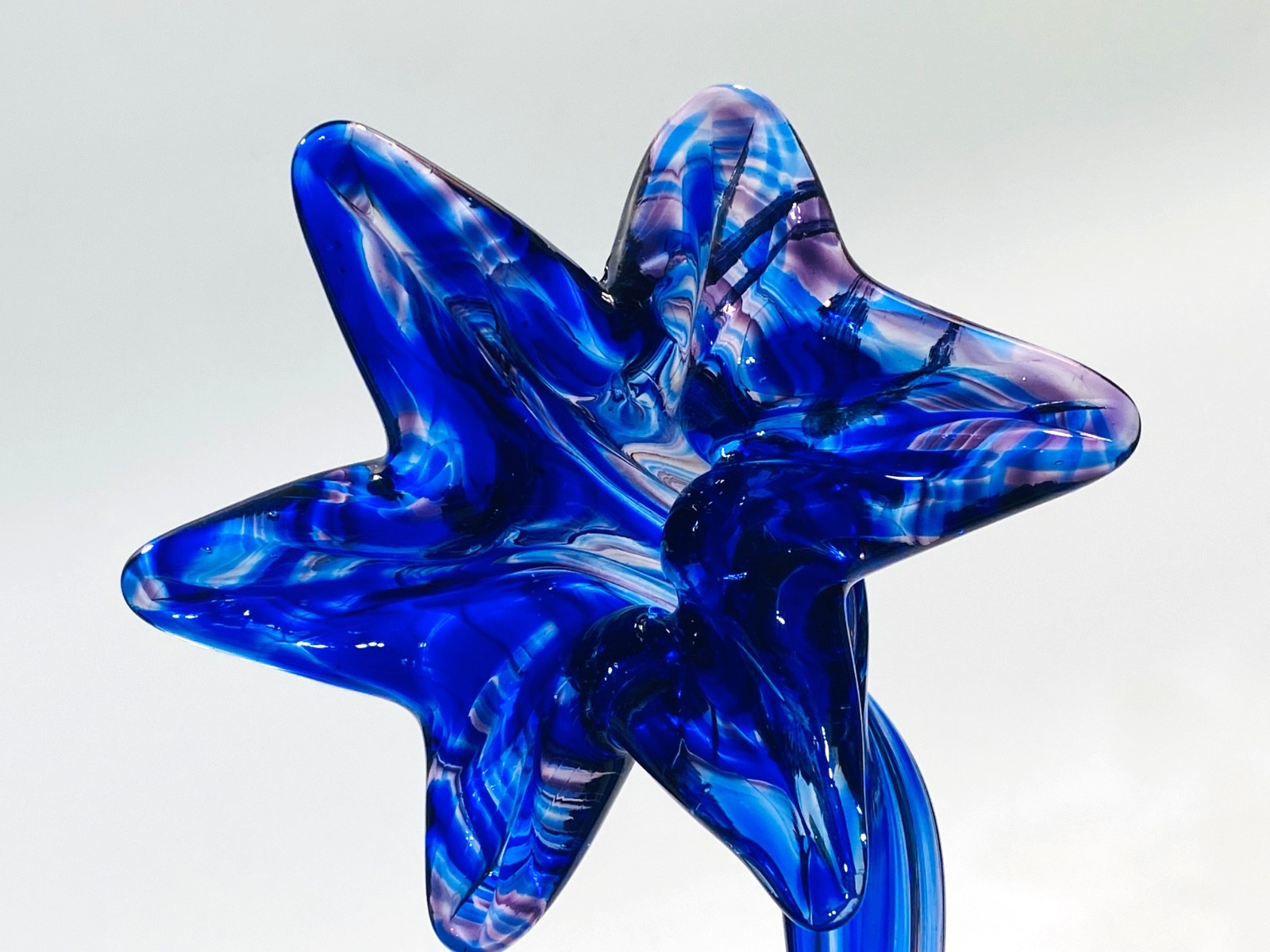 Vintage Hand Blown Art Glass Lily Flower Sculpture Curved Stem Blue Purple 12.5″