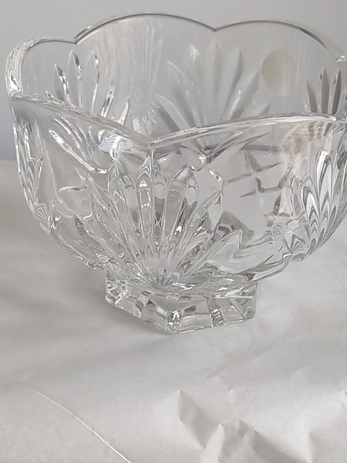 HEAVY 24% LEAD CRYSTAL VASE MADE IN SLOVAKIA 4 1/2 INCHES WIDE 4 1/4 INCHES TALL