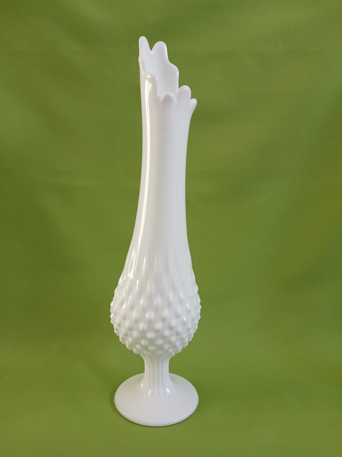 Vtg MCM Fenton Milk Glass 14″ Swung Hobnail Pedestal Vase Pristine Condition!