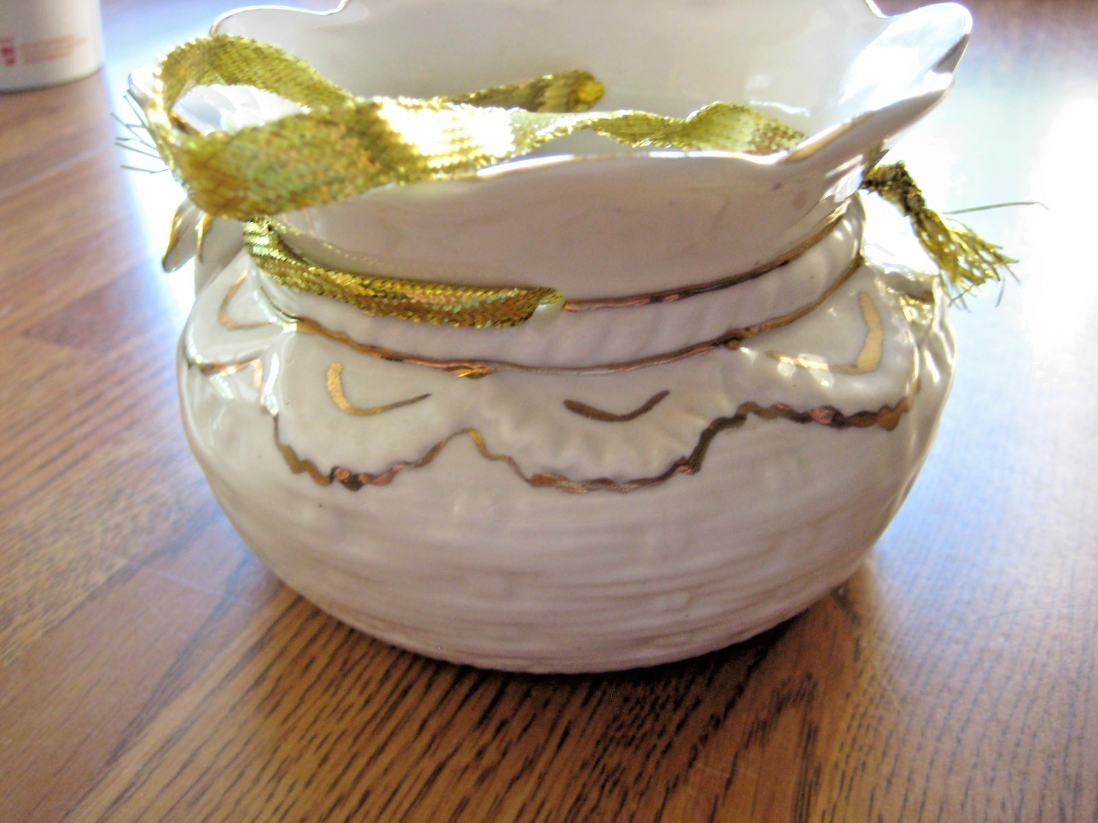 Vtg White Porcelain HangingFlower Basket/Planter Scalloped Edge Gold Rope Detail