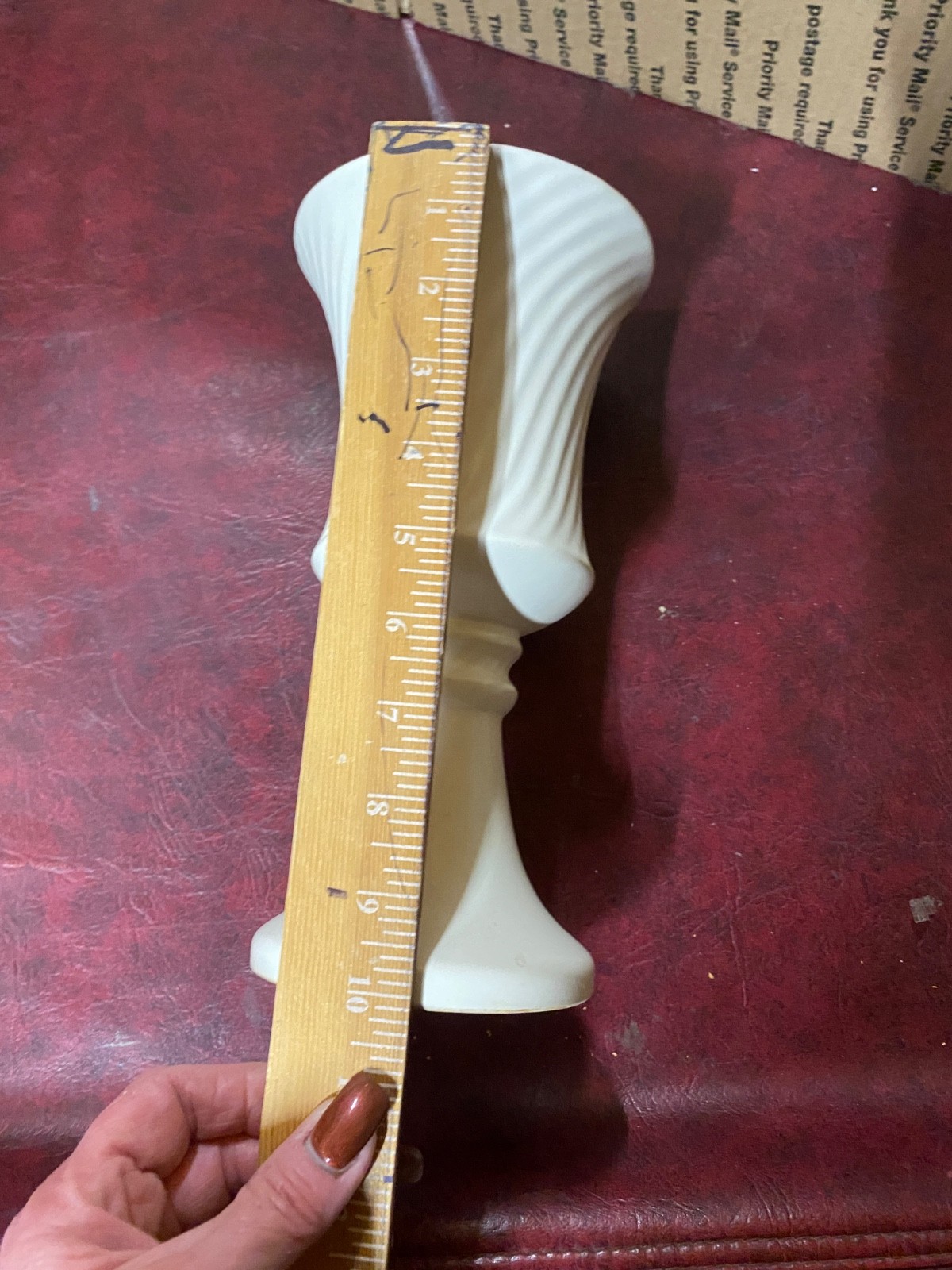 Vintage Shawnee Pottery Swirl Vase Off White Classic 10.5”