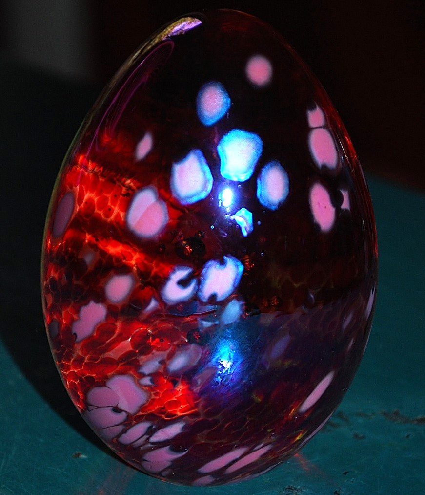 Hand Blown 3.25″ ART GLASS EGG Paperweight RED IRIDESCENT Signed MSH ASH 1989