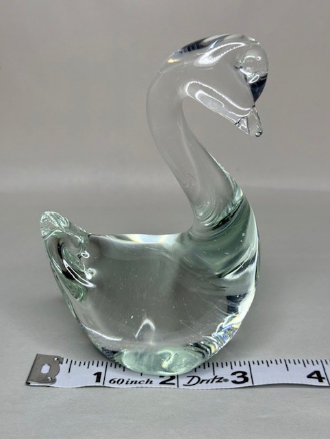 2 pc. Art Glass Swans Green and White Hand Blown Glass, 4 1/2 in x 3 1/4 in.