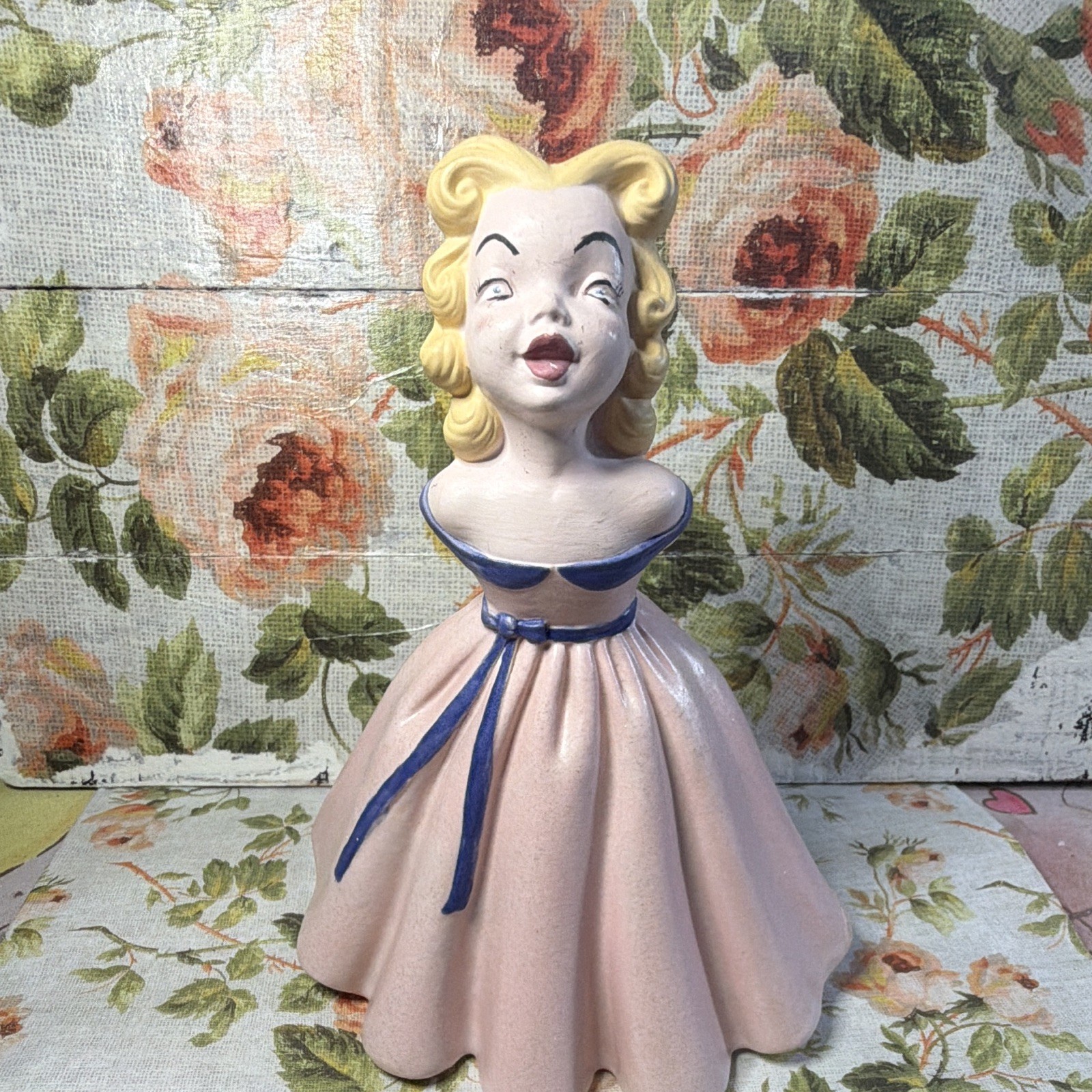 Holland Mold Southern-Belle hand-painted ceramic motif. 1950s-1960s