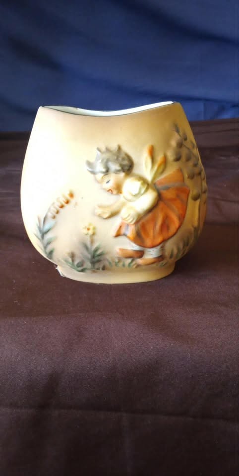1950’s Vintage UCAGCO Ceramics Japan Planter Hummel Styled 4 inches Tall & Wide