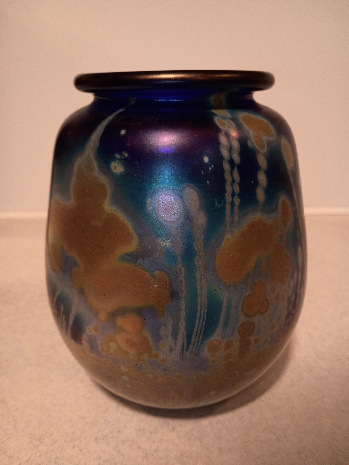 Rare 1981 Signed Robert Eickholt 6″ Iridescent Cosmic Abstract Art Glass Vase