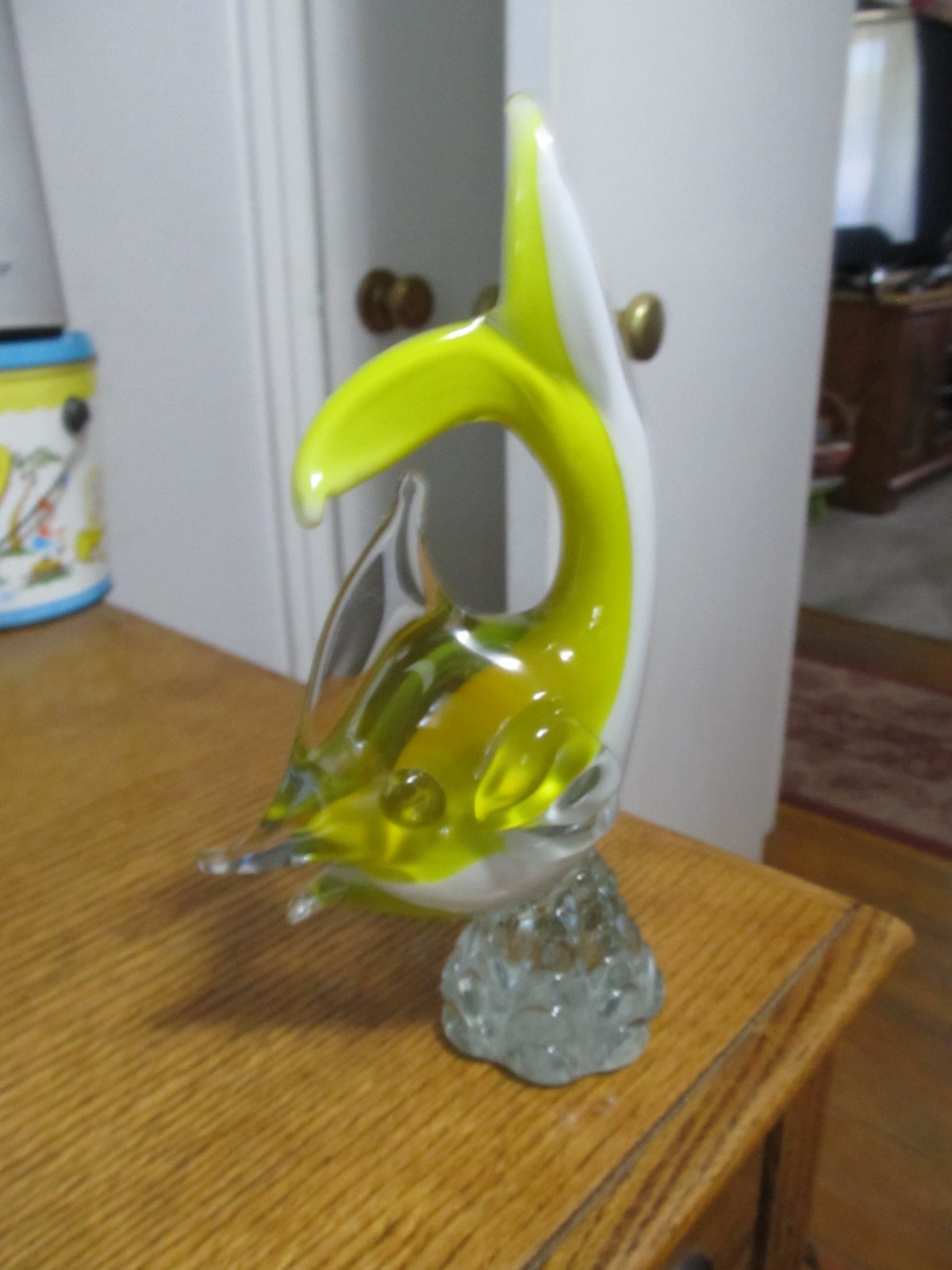 VTG MURANO GLASS HAND BLOWN YELLOW/CLEAR/WHITE FISH W/TEXTURED PEDESTAL BASE F/S