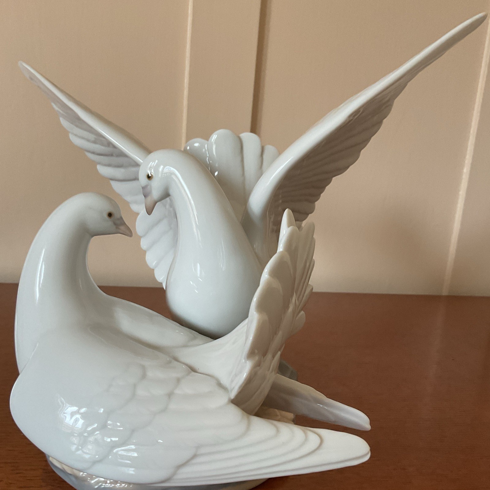 Lladro Dove Bird Figurine White Porcelain Glossy Spain Vintage MPN 01001030
