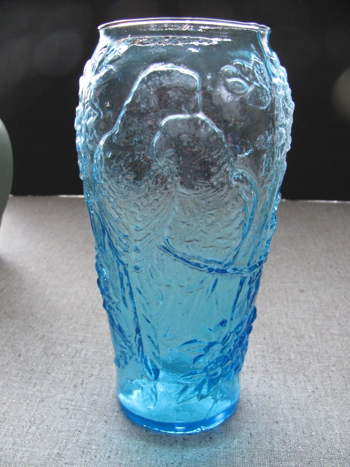 Vtg 1970 Tiara Indiana Glass Aqua Blue Embossed Parrots Love Birds Vase 9.25 EUC