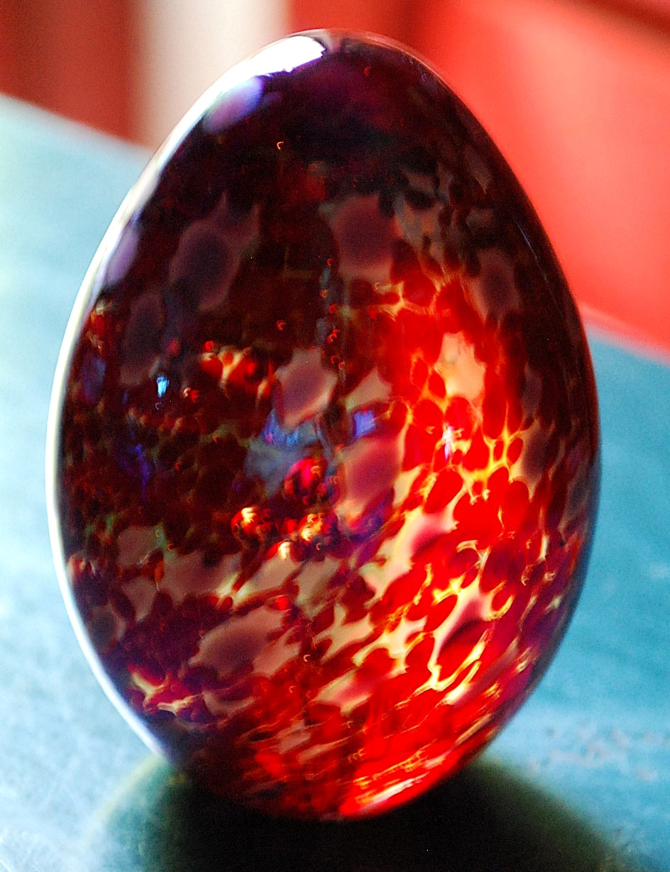 Hand Blown 3.25″ ART GLASS EGG Paperweight RED IRIDESCENT Signed MSH ASH 1989