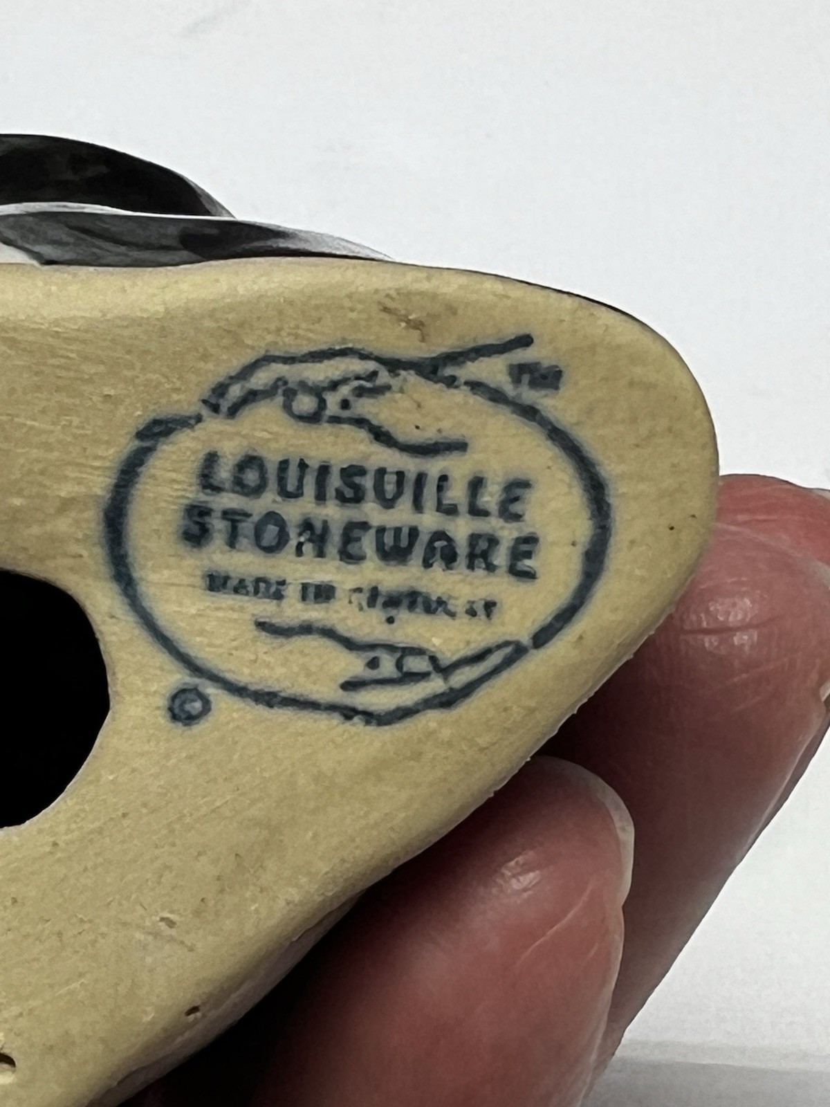 VTG Louisville Stoneware Ceramic Penguin Figurine 4.5” Top Hat Now Tie Star KY