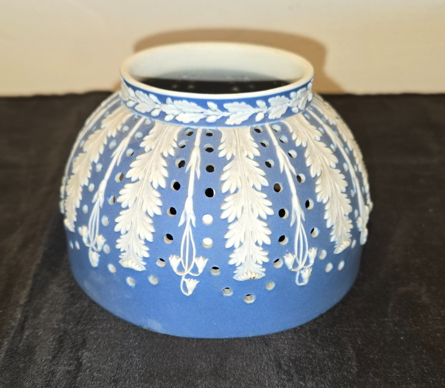 Wedgwood Jasperware Lamp Shade – Hightower Collection – Texas Exhibit 2012