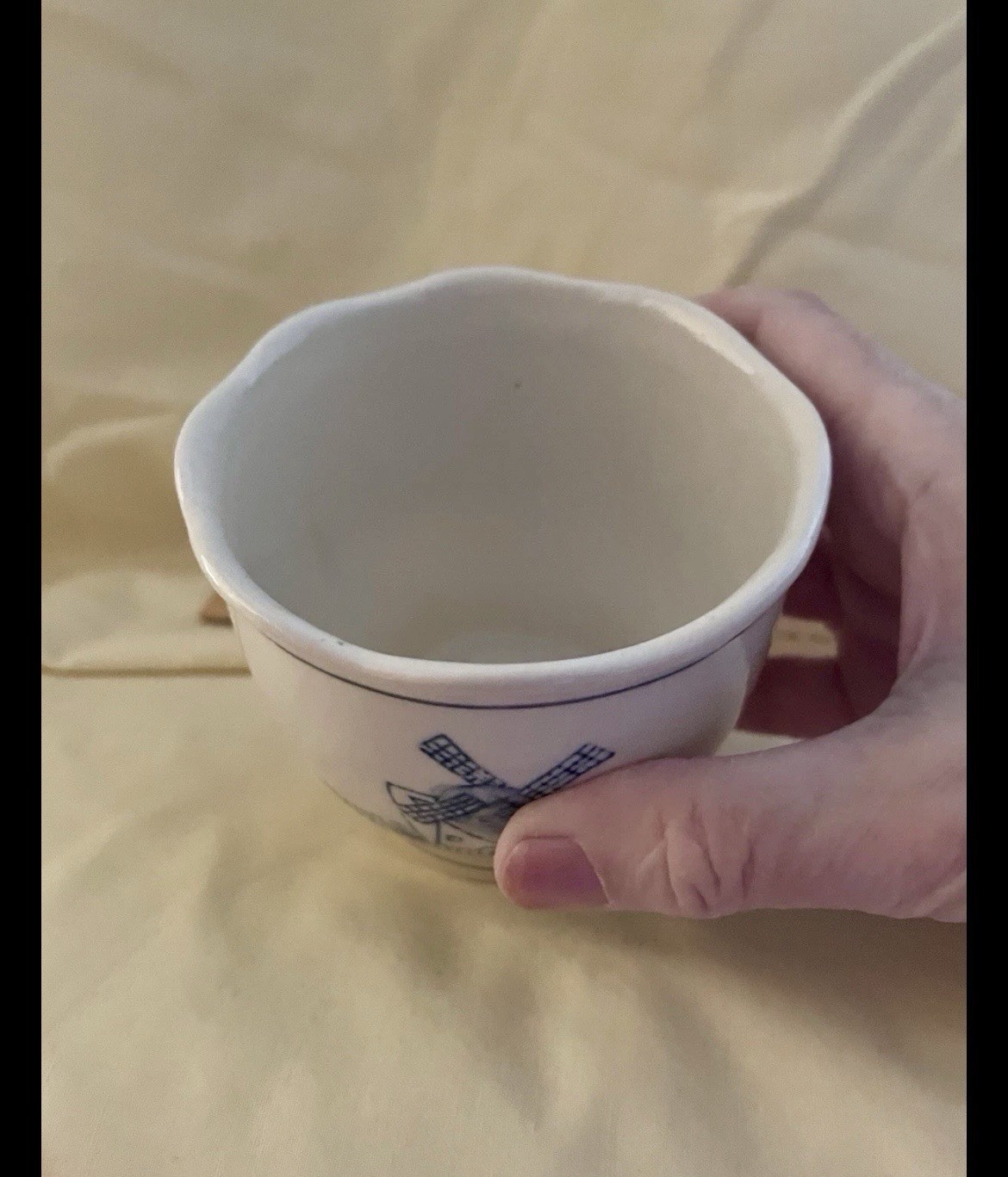 Delft Style bowl, Bulb Planter. Windmill Design. 2-1/2” H. Excellent Cond. Gris