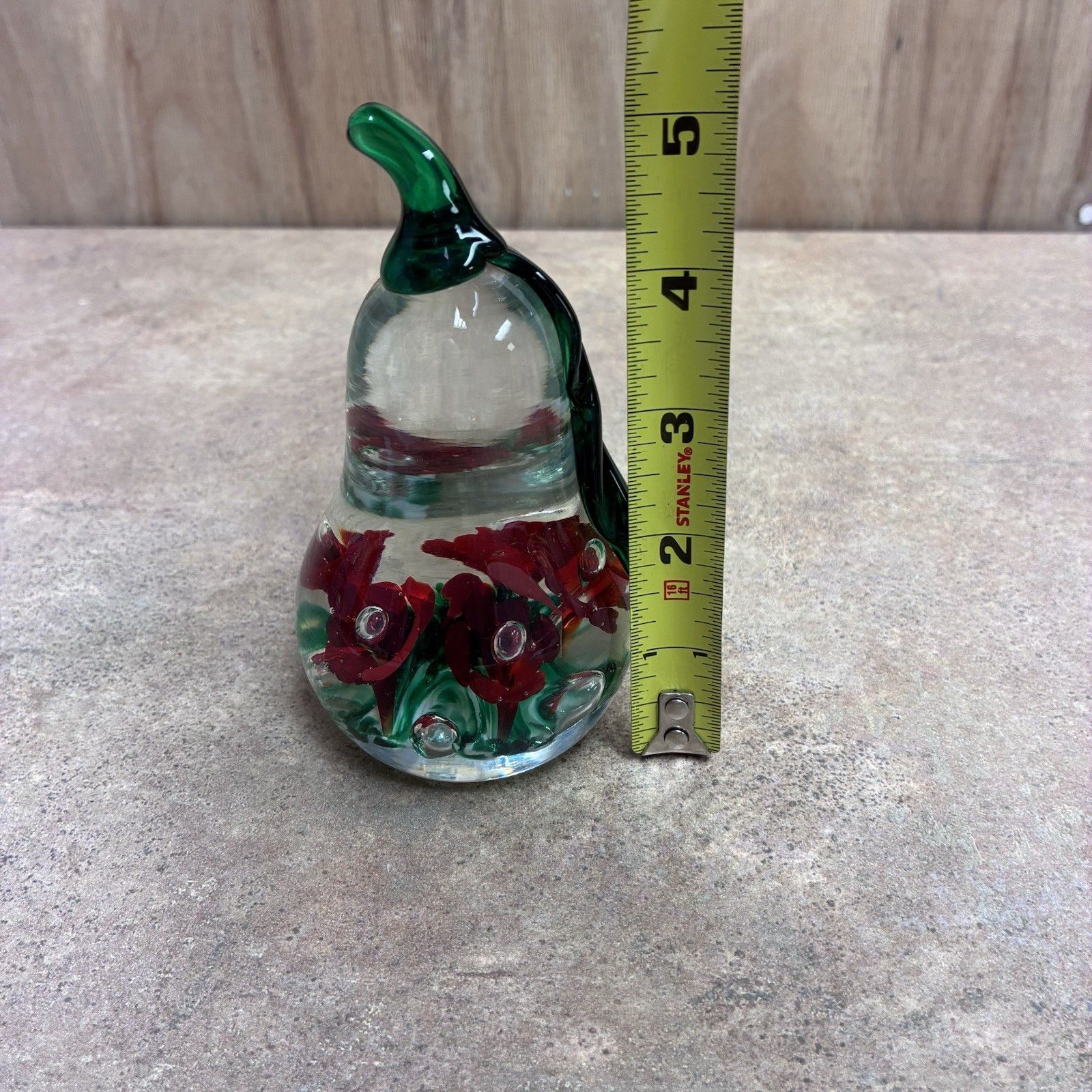1987 Gibson Art Glass Pear Paperweight Red Flowers & Controlled Bubbles￼