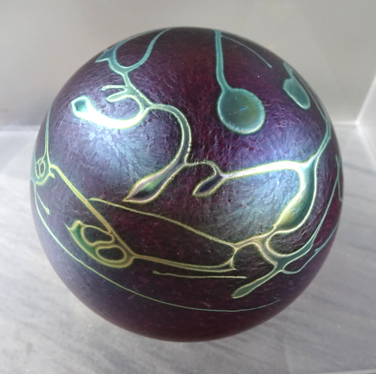 3.1″ Signed Robert Held Art Glass Metallic Threads Paperweight w/ Label