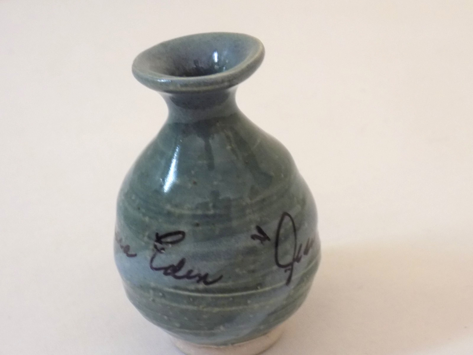 Vintage 2001 Whitefish Pottery Barbara Eden/”Jeannie” 2 7/8″ Pottery Vase