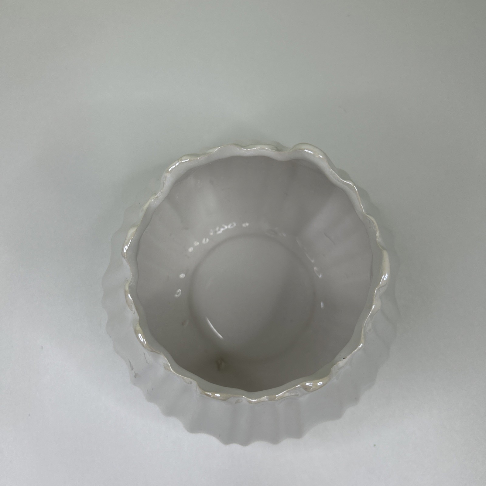 Glossy Beautiful White Ceramic Round Planter Or Vase 5”Hx7”W 4” Top Opening