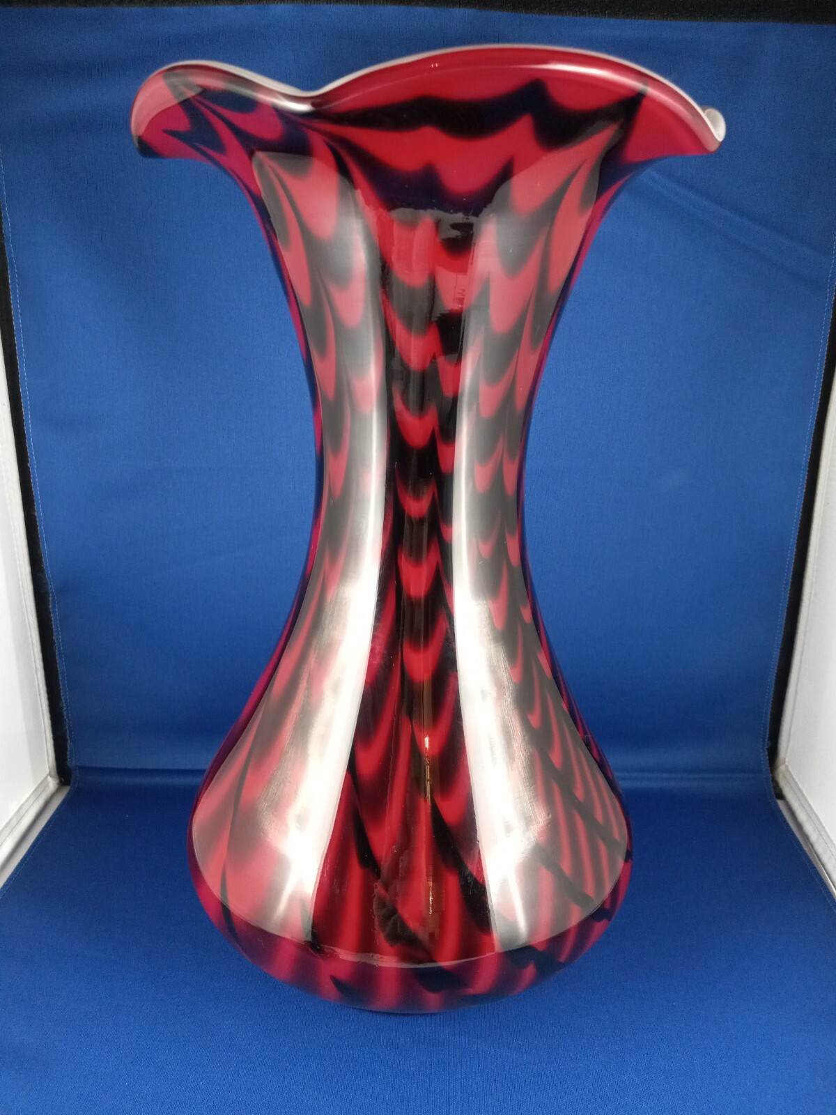 Large Hand blown art glass vase in black and red