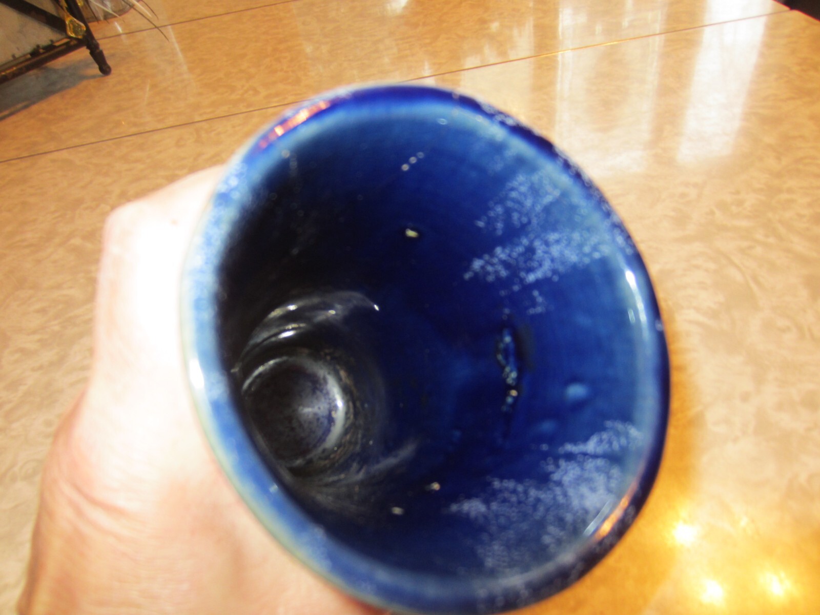 Vintage hallmarked Dakota Pottery cup/vase navy glazed ribbed top