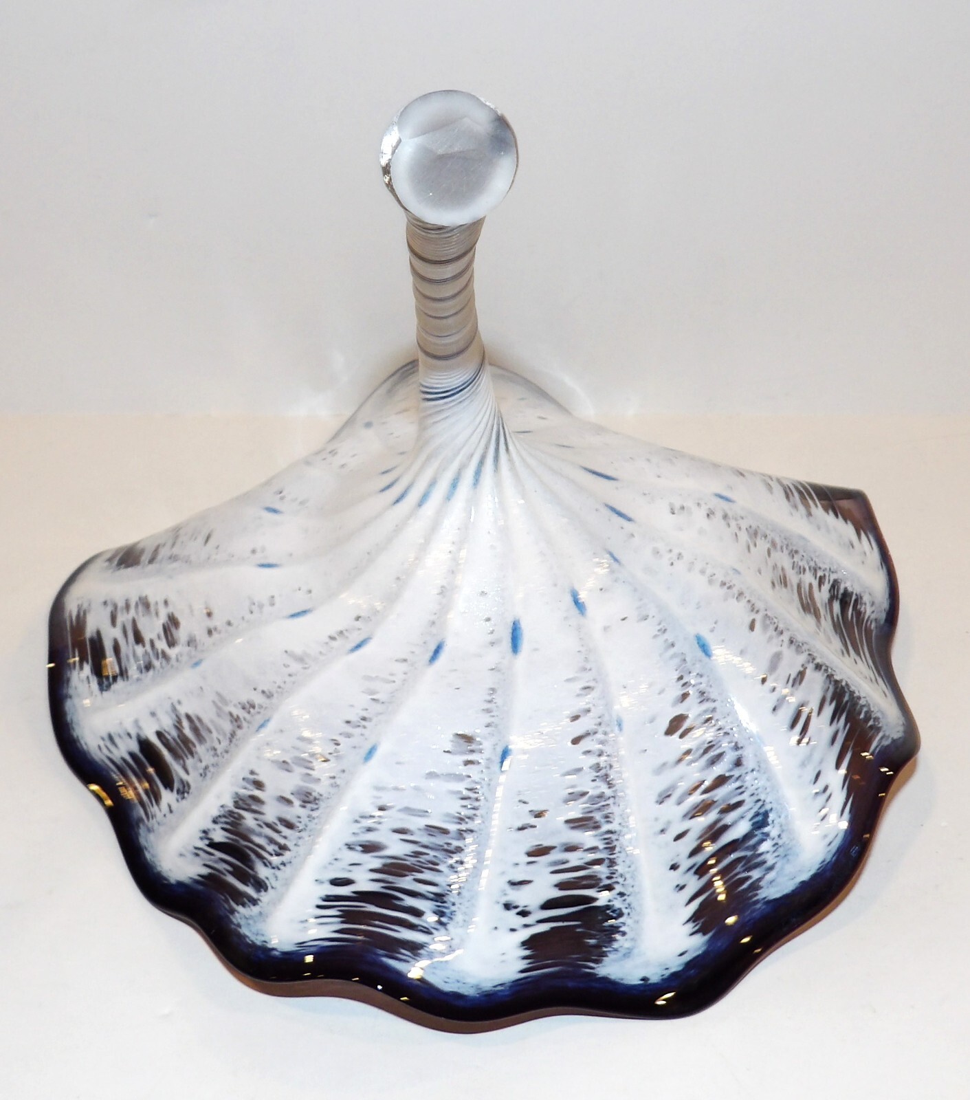 EXQUISITE BLOWN ART GLASS PURPLE BLUE WHITE FLOWER SCULPTURE WITH SPIRAL STEM