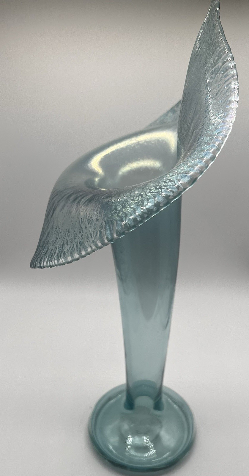 Zellique Studios J McKeever Signed 15.5” Jack-in-the-Pulpit Iridescent Art Glass