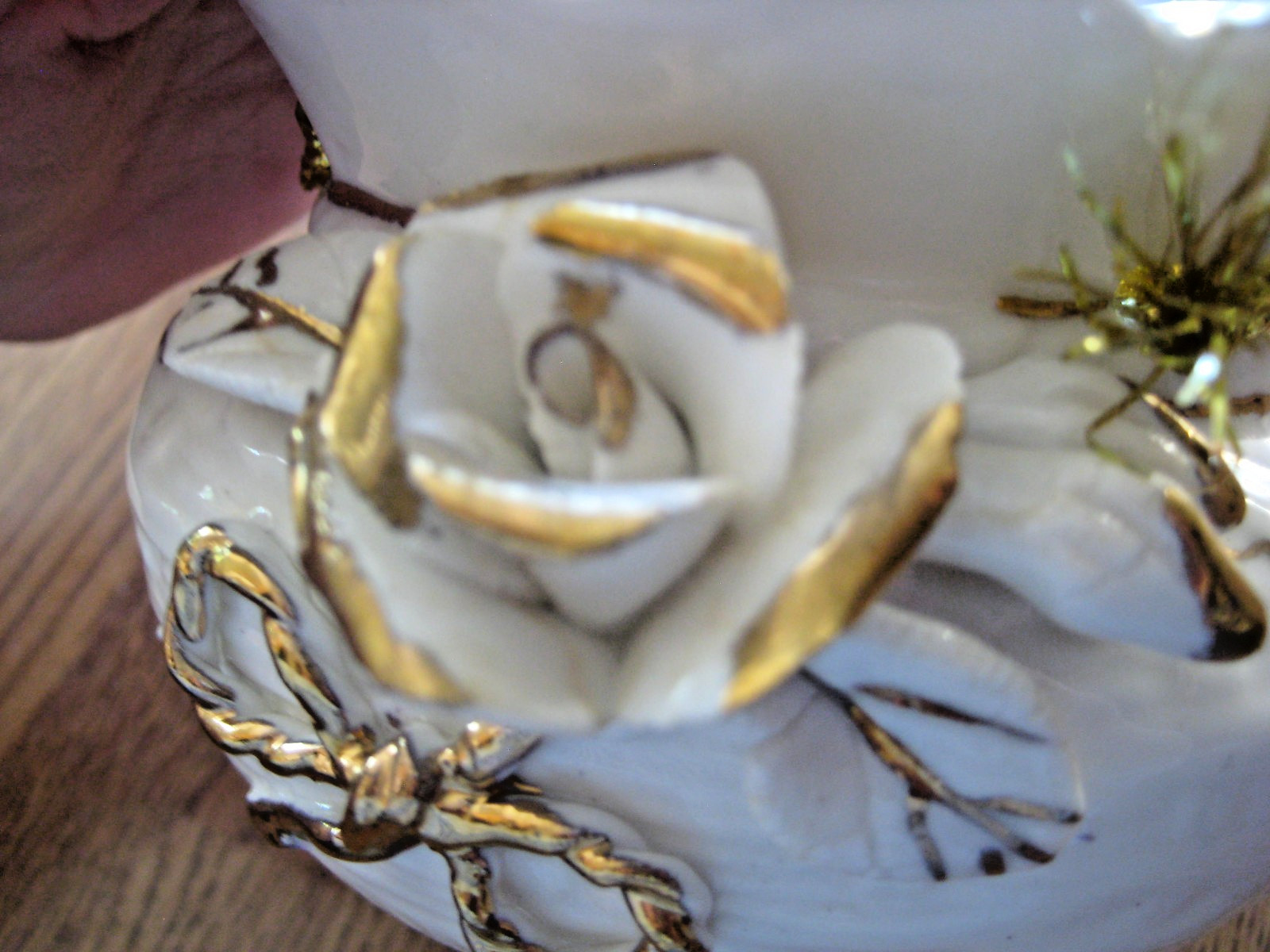 Vtg White Porcelain HangingFlower Basket/Planter Scalloped Edge Gold Rope Detail